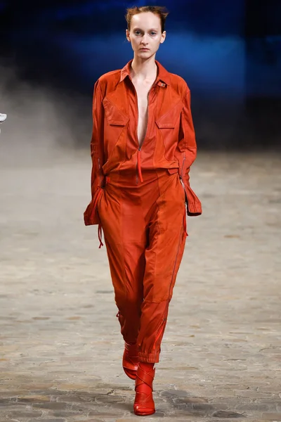 Look 18